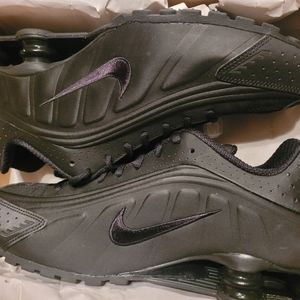 Nike Shox R4 size 10